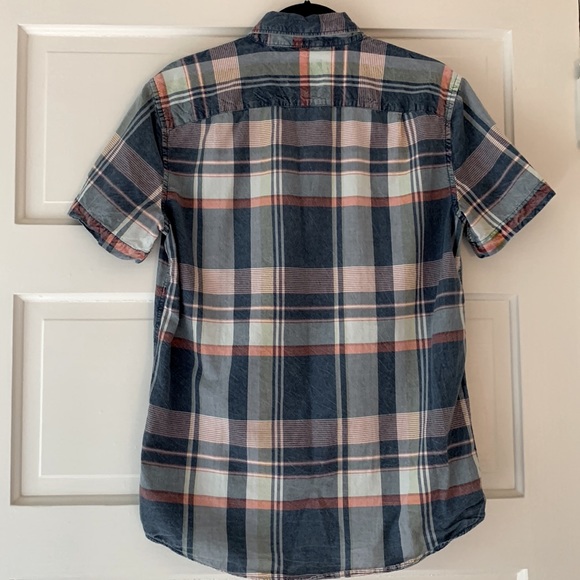 American Eagle short sleeved plaid shirt. - Picture 4 of 6